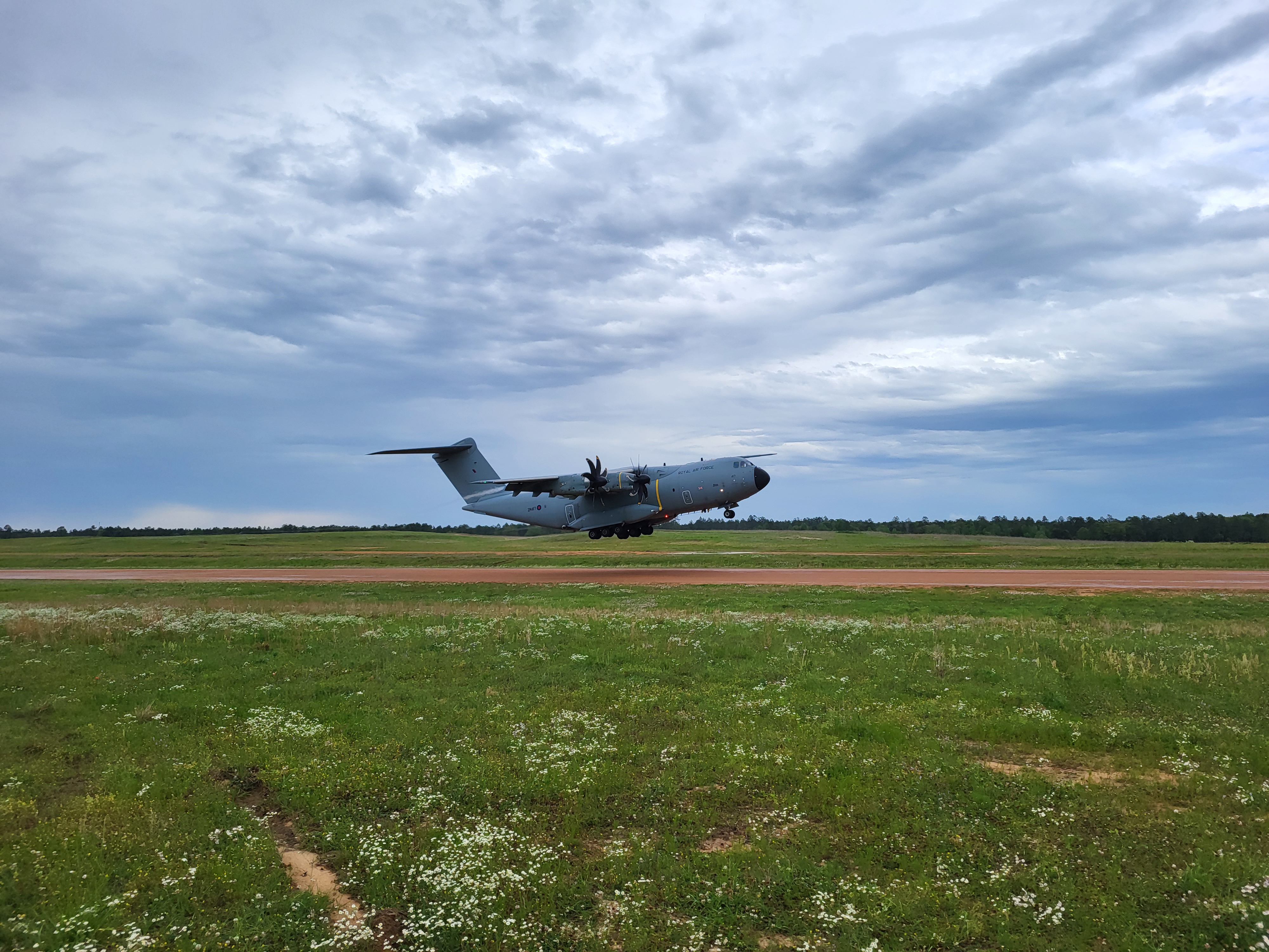 First Front-Line Atlas Crews Complete Unpaved Runway Training