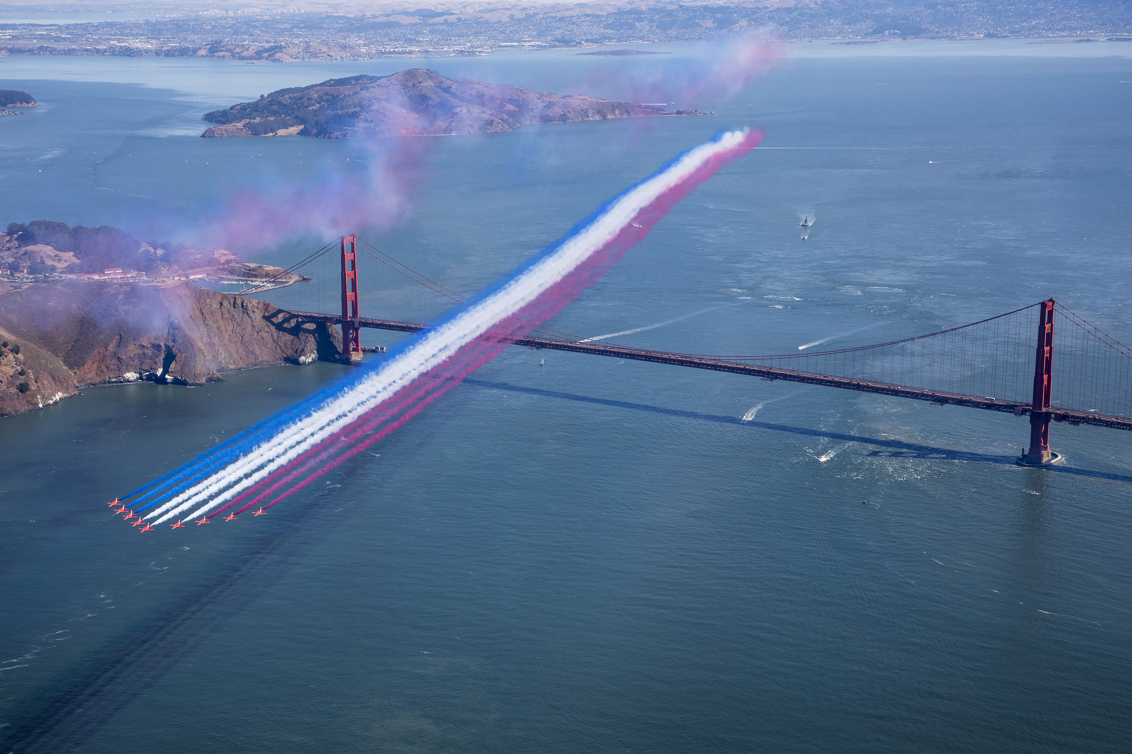 The image of the Red Arrows over the Golden Gate Bridge, from 2019.