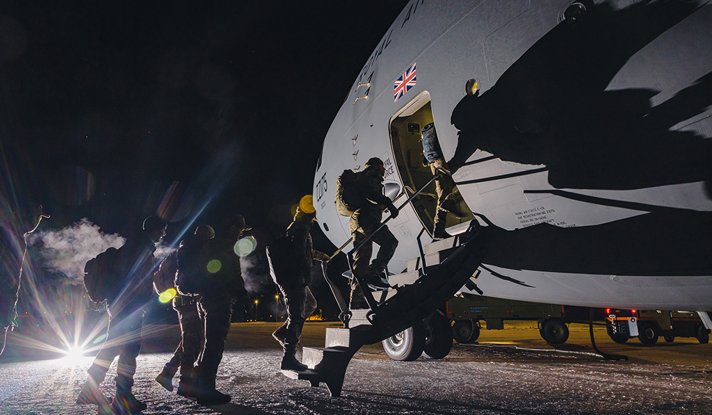 A RAF Globemaster Crew Receive the Green Light