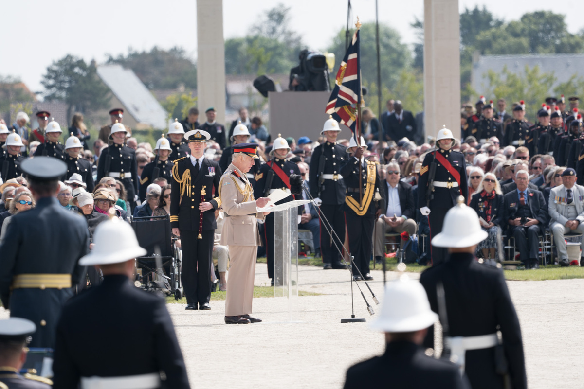 His Majesty giving a speech at the service.