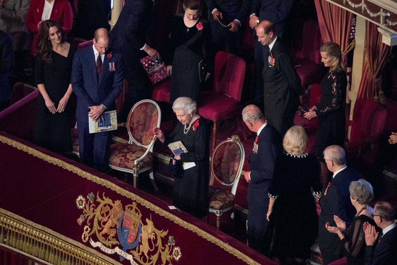 Queen-at-festival-of-remembrance 