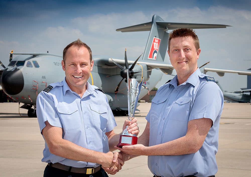 Wing Commander O’Sullivan presents the Engineer of the Year Award to Sergeant Day