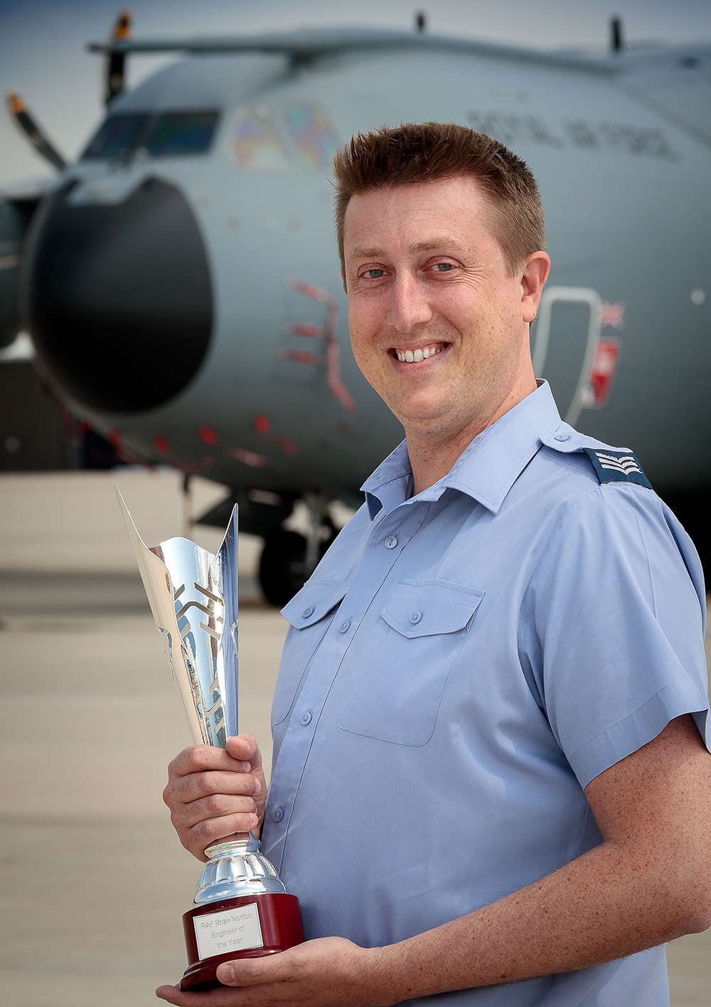 Sergeant Day with the RAF Brize Norton Engineer of the Year Award