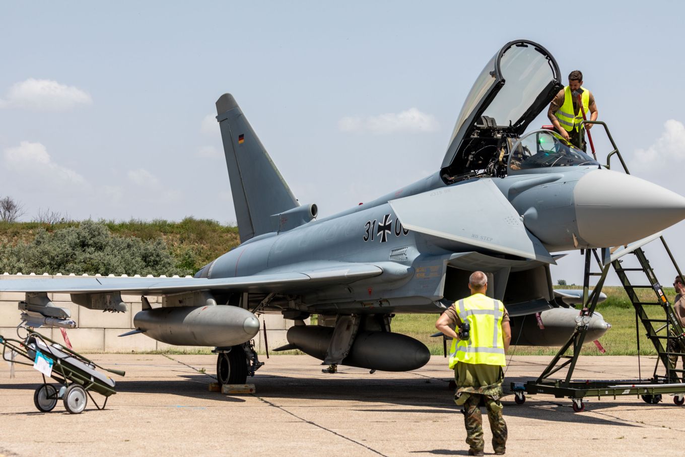 Maintenance of Eurofighter on the ground.