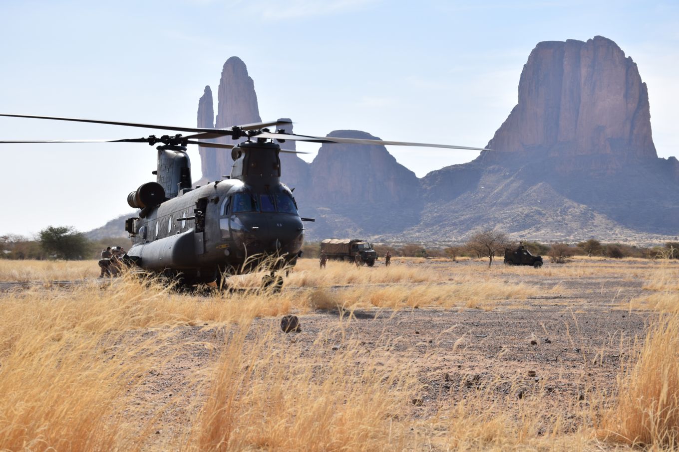 Image shows RAF Chinook on the ground in Mali.