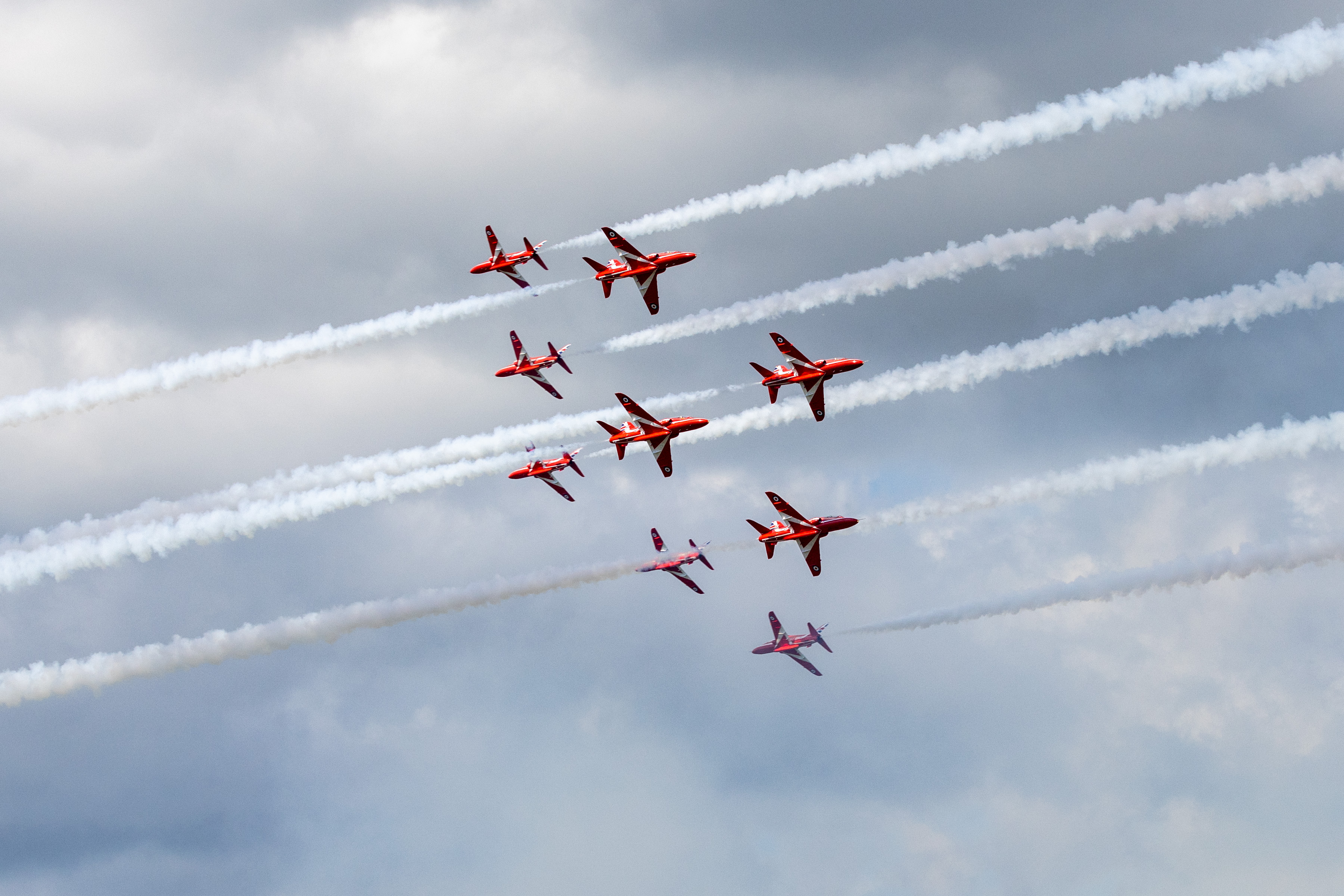 The 5/4 Split - not seen for more than a decade in a Red Arrows show.